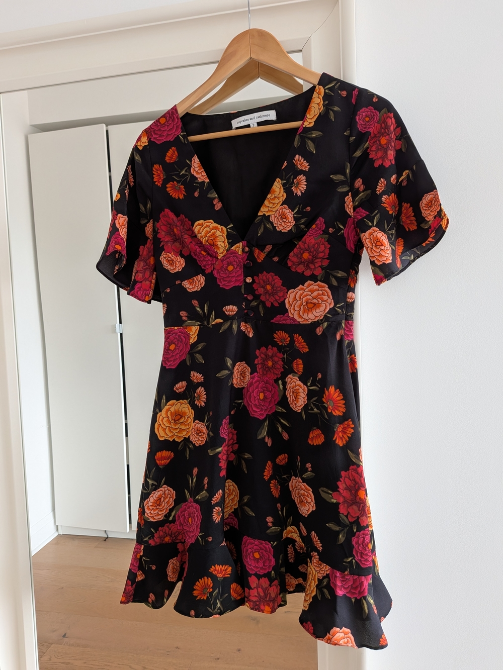 cupcakes and cashmere Frankie Dress Black Floral Size 2